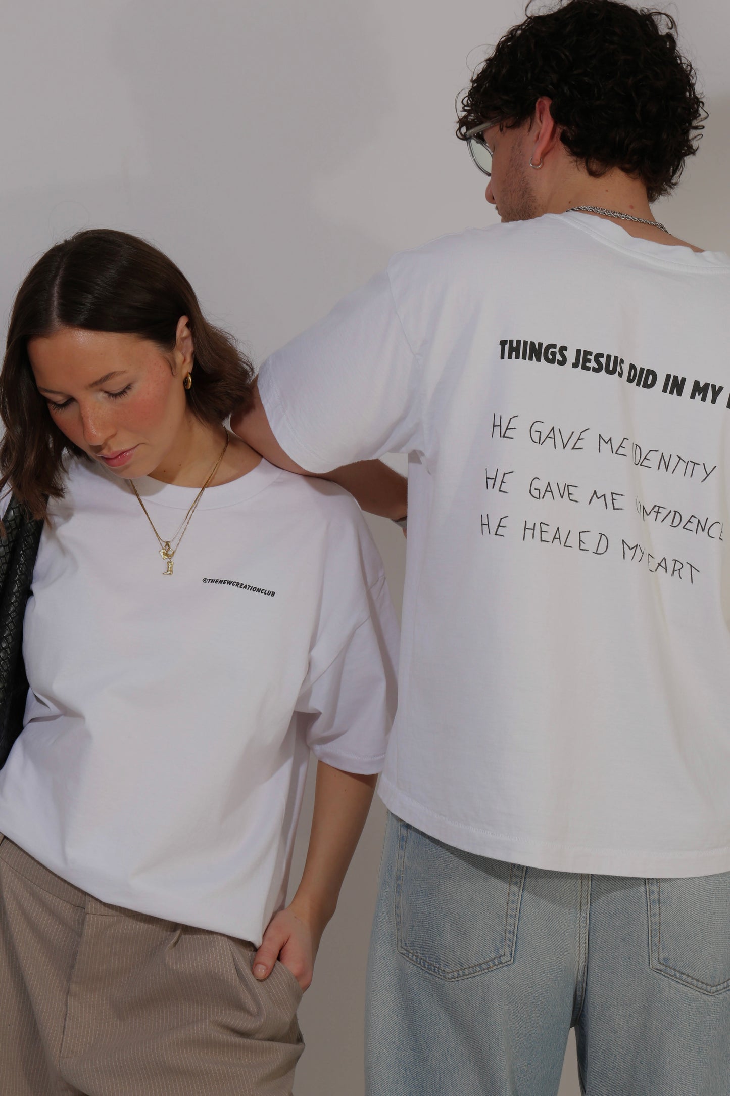Schwarzes Faith-Canvas-Shirt – designe dein Shirt selbst!